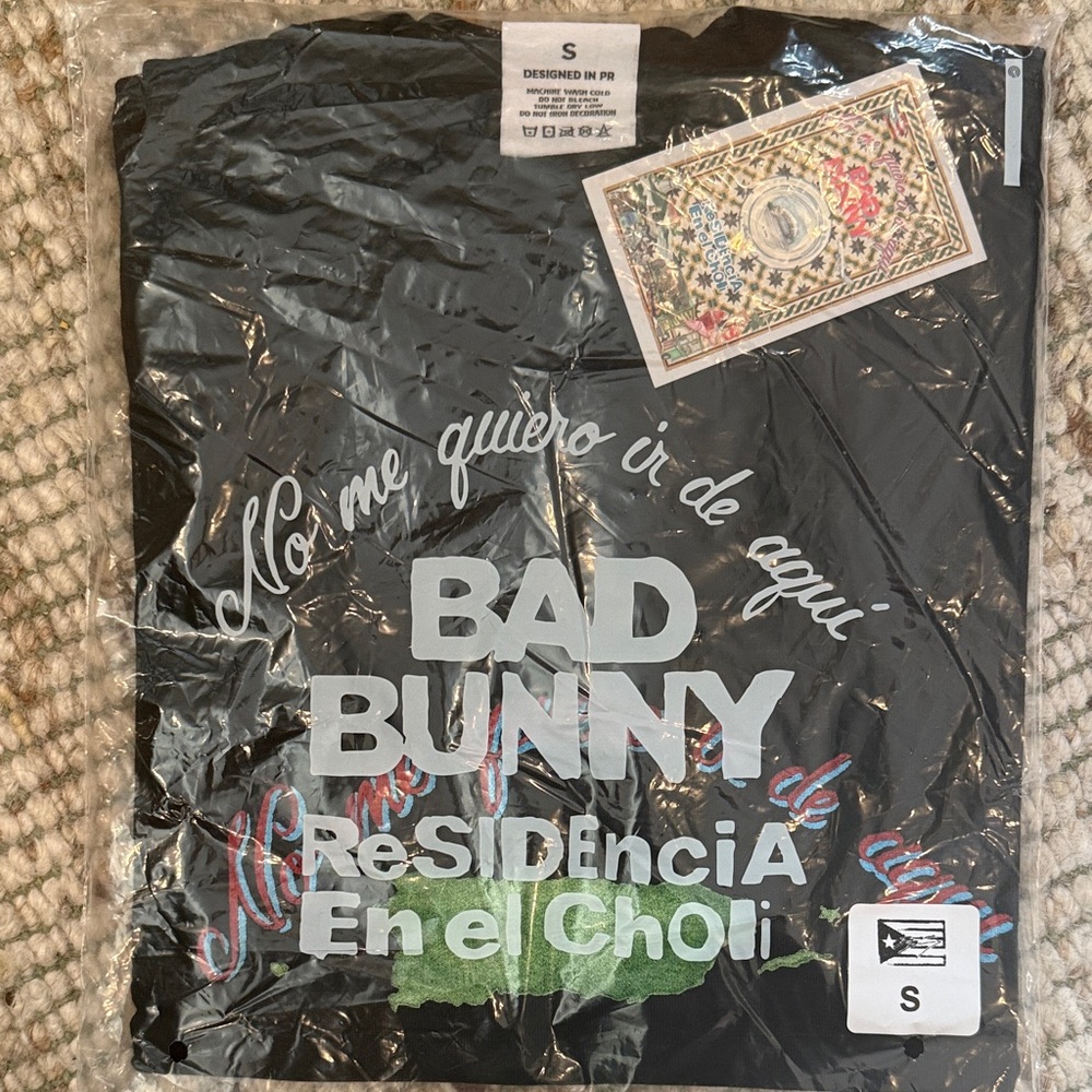 Bad Bunny merch Residencia t-shirt no me quiero it de aqui. Size S